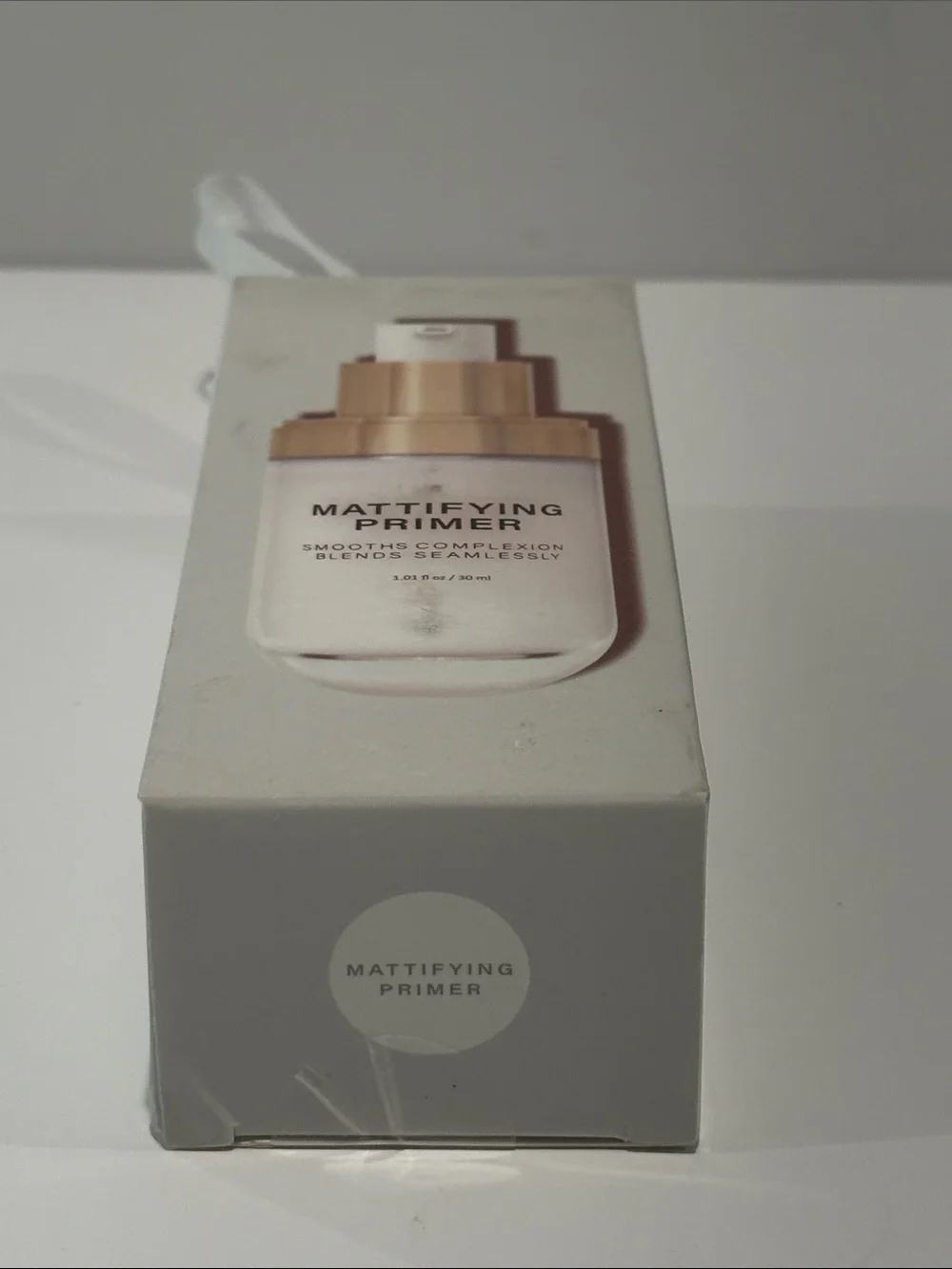 Enchante Mattifying Primer blend seamelessly to smooth your complexion.